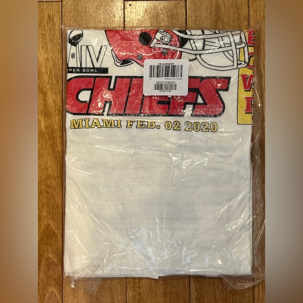 NWT Old Navy size M Super Bowl LIV Champions T-Shirt Kansas City Chiefs - Picture 3 of 4